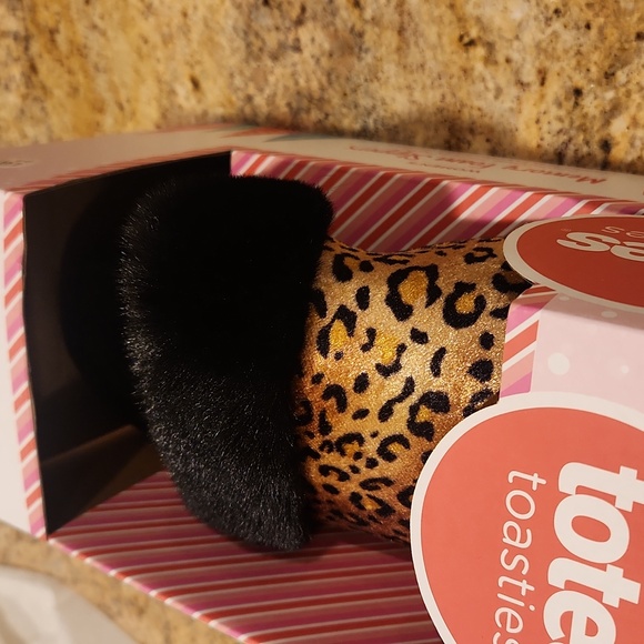 TOTES TOASTIES Cheetah Animal Print Memory Foam Slippers. NEW! Holiday Gift Idea - Picture 11 of 16